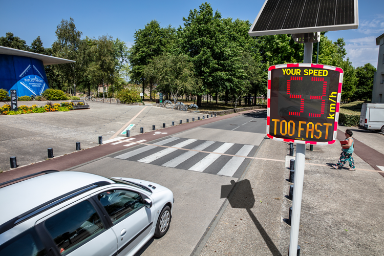 Biển báo tốc độ giao thông hiện thị led Radar speed your signs 